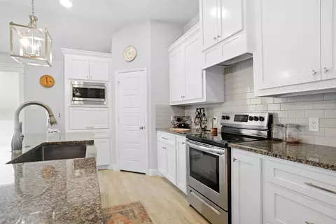 Kitchen - 952 Sam St, Springtown, TX 76082 photo 4 of 5