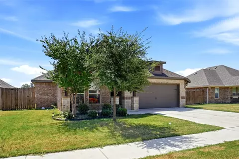 Exterior - 952 Sam St, Springtown, TX 76082 photo 2 of 10