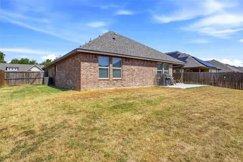 Exterior - 952 Sam St, Springtown, TX 76082 photo 10 of 10