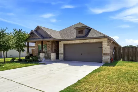 Exterior - 952 Sam St, Springtown, TX 76082 photo 3 of 10