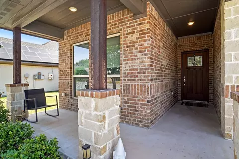 Exterior - 952 Sam St, Springtown, TX 76082 photo 5 of 10