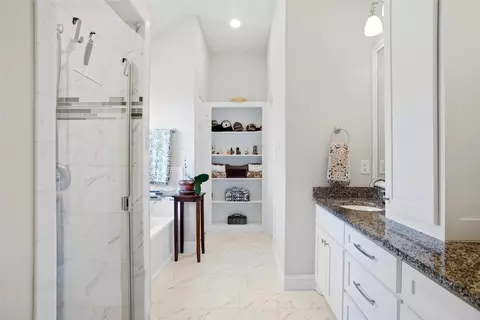 Bath - 952 Sam St, Springtown, TX 76082 photo 1 of 6