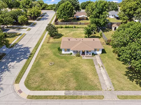 2921 Charles Dr, Garland, TX 75041