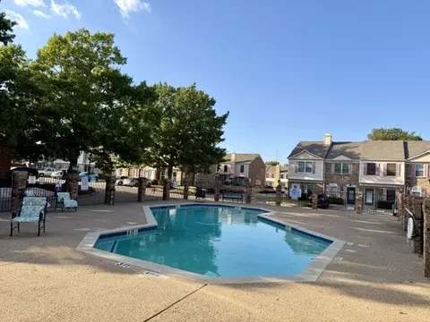621 Carriagehouse Ln #4F, Garland, TX 75040