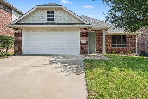 8108 Ruse Springs Ln, Fort Worth, TX 76131