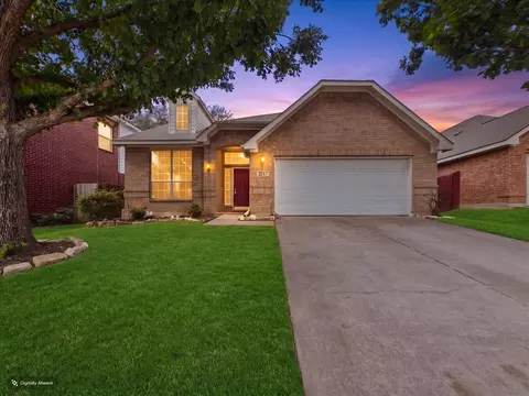 2117 Clubside Dr, Corinth, TX 76210