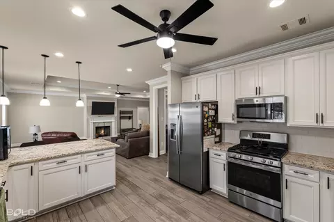 Kitchen - 124 Brimestone Loop, Benton, LA 71006 photo 5 of 7