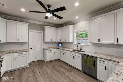 Kitchen - 124 Brimestone Loop, Benton, LA 71006 photo 3 of 7