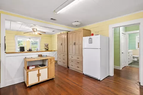 Entry Way - 708 E Pine St, Edgewood, TX 75117 photo 1 of 4