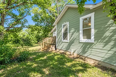 Exterior - 708 E Pine St, Edgewood, TX 75117 photo 8 of 10