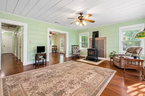 Living - 708 E Pine St, Edgewood, TX 75117 photo 1 of 1