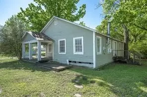Exterior - 708 E Pine St, Edgewood, TX 75117 photo 7 of 10