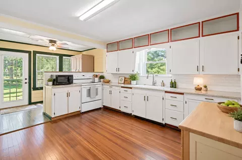 Kitchen - 708 E Pine St, Edgewood, TX 75117 photo 3 of 3
