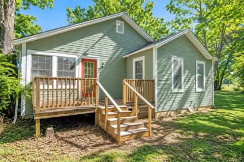 Exterior - 708 E Pine St, Edgewood, TX 75117 photo 4 of 10