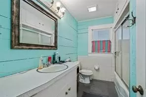 Bath - 708 E Pine St, Edgewood, TX 75117 photo 1 of 2