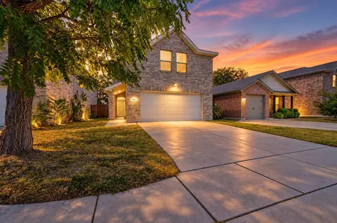 765 River Hill Ln, Fort Worth, TX 76114