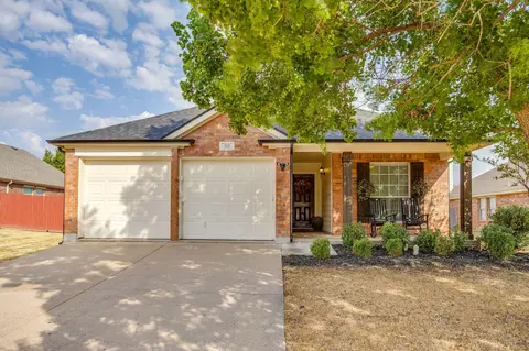 212 Bison Meadow Dr, Waxahachie, TX 75165