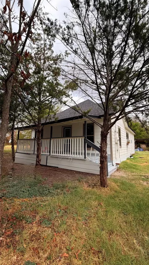 206 E Canton St, Palmer, TX 75152