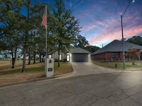 780 Stribling Cir, Azle, TX 76020