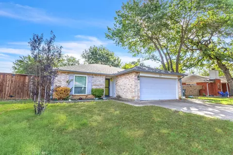 6217 Springwood Dr, Arlington, TX 76001