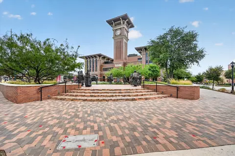 825 E Worth St, Grapevine, TX 76051 photo 13