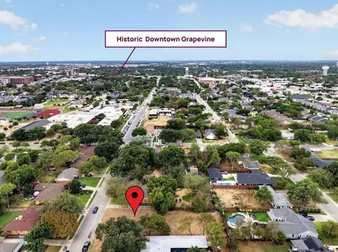 825 E Worth St, Grapevine, TX 76051 photo 2