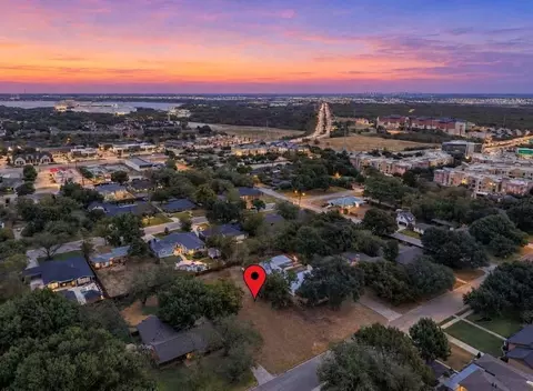 825 E Worth St, Grapevine, TX 76051 photo 3