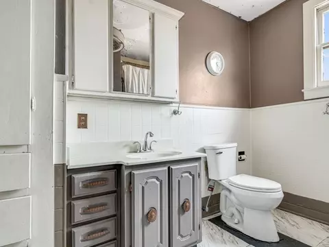 Bath - 112 W Hackberry St, Malone, TX 76660 photo 3 of 5