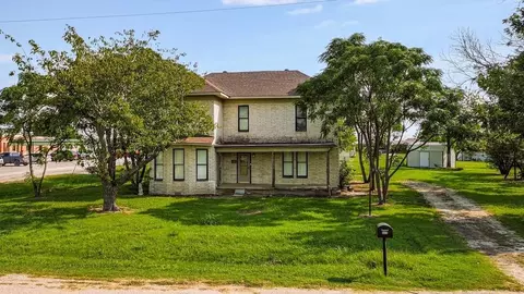 Exterior - 112 W Hackberry St, Malone, TX 76660 photo 2 of 8