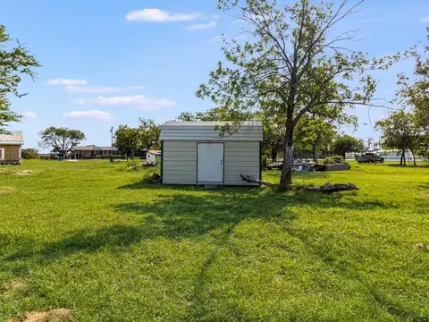 Exterior - 112 W Hackberry St, Malone, TX 76660 photo 5 of 8