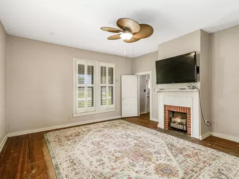 Living - 112 W Hackberry St, Malone, TX 76660 photo 2 of 4
