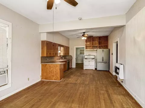 Living - 112 W Hackberry St, Malone, TX 76660 photo 4 of 4