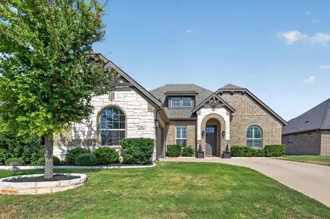 1070 Mickelson Dr, Granbury, TX 76048