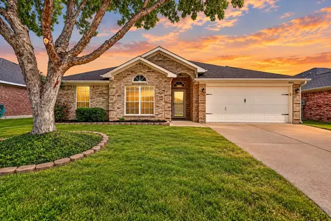1004 Eden St, Burleson, TX 76028