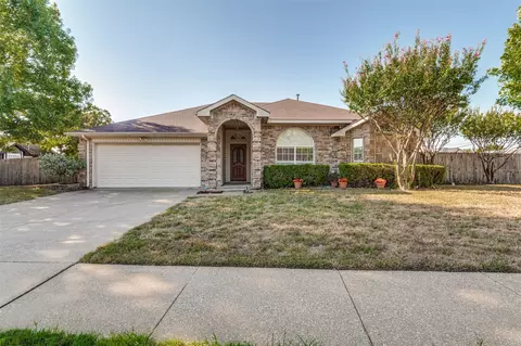 901 Mccomb Ln, Cedar Hill, TX 75104