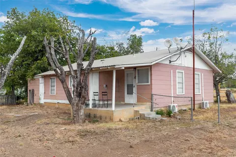 Exterior - 408 S 4th St, Bangs, TX 76823 photo 4 of 13