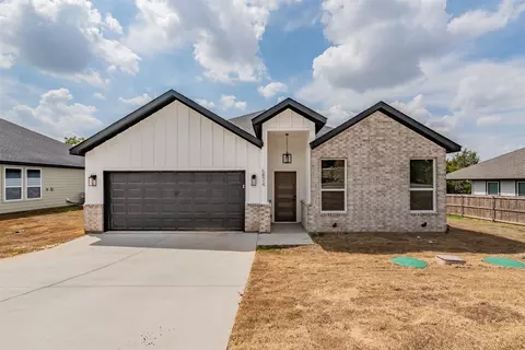 5824 Stonegate Cir, Granbury, TX 76048