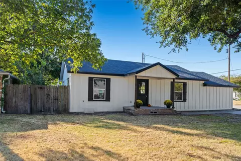 1047 Davis St N, Sulphur Springs, TX 75482