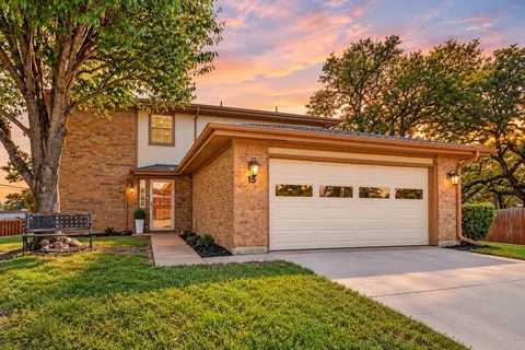15 Dewberry Ct, Bedford, TX 76021