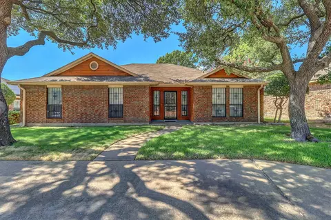 5235 Clover Haven St, Dallas, TX 75227
