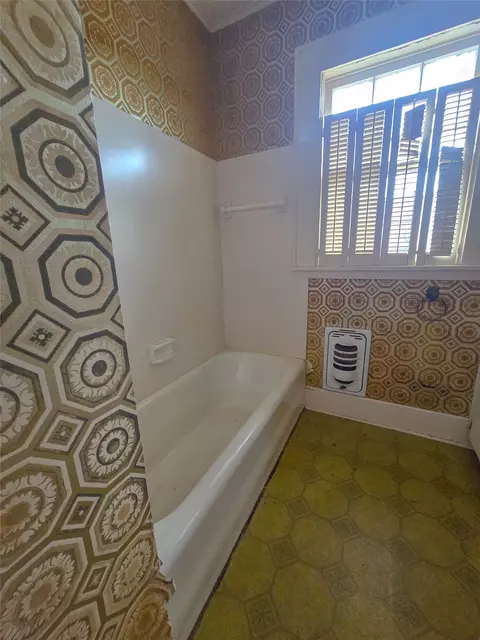 Bath - 500 Richardson St, Minden, LA 71055 photo 1 of 7