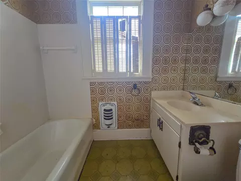 Bath - 500 Richardson St, Minden, LA 71055 photo 4 of 7