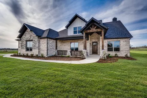 451 Paradise Ridge Dr, Waxahachie, TX 75167