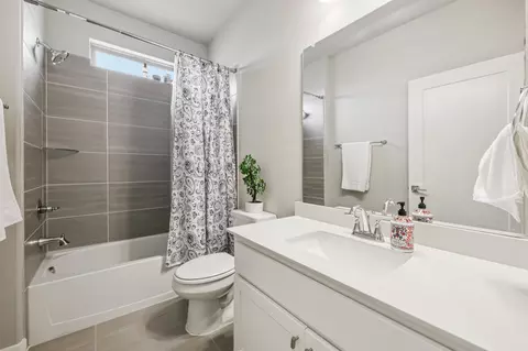 Bath - 1601 Thunderbird Dr, Haslet, TX 76052 photo 2 of 6