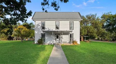 Exterior - 202 N Kickapoo St, Lipan, TX 76462 photo 2 of 3
