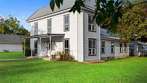 202 N Kickapoo St, Lipan, TX 76462