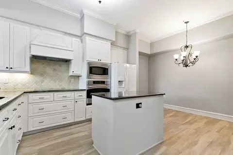 301 Watermere Dr #212, Southlake, TX 76092