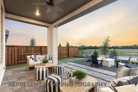Exterior - 2000 Deveraux Ave, Van Alstyne, TX 75495 photo 2 of 3
