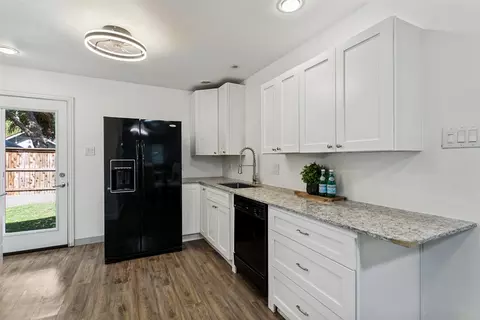 Kitchen - 403 E Franklin St, Grapevine, TX 76051 photo 2 of 4