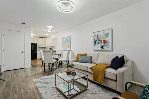 Living - 403 E Franklin St, Grapevine, TX 76051 photo 2 of 3